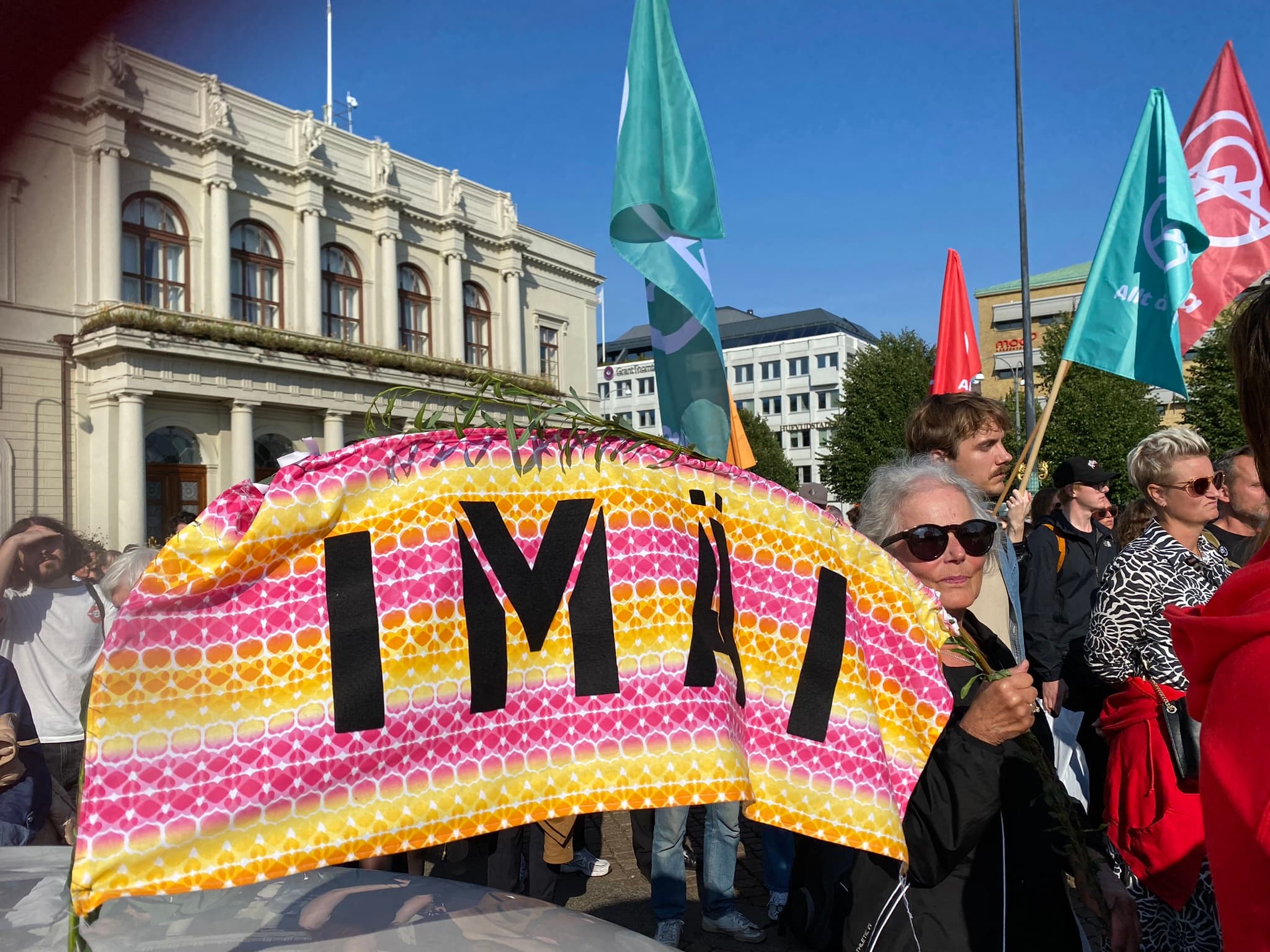 Manifestation med banderoll